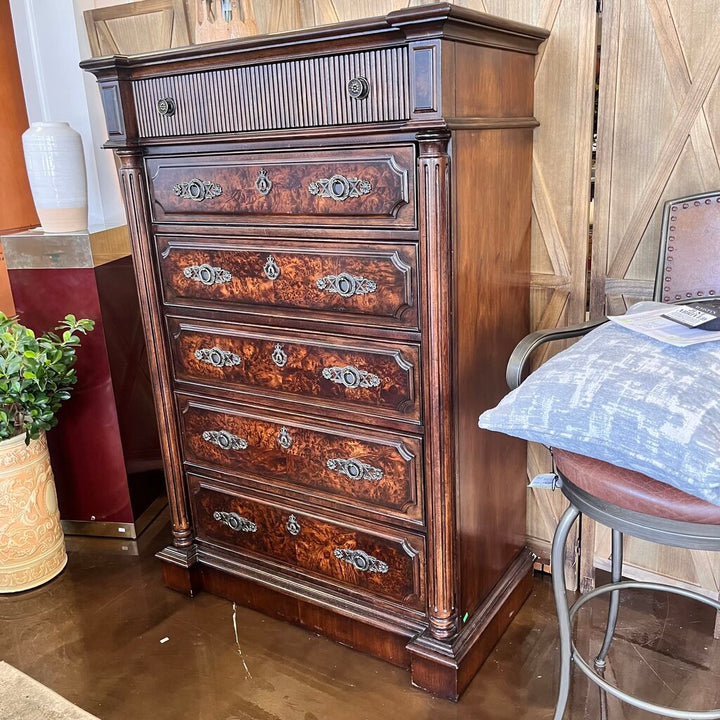 Chest of Drawers w/ 6 Drawers