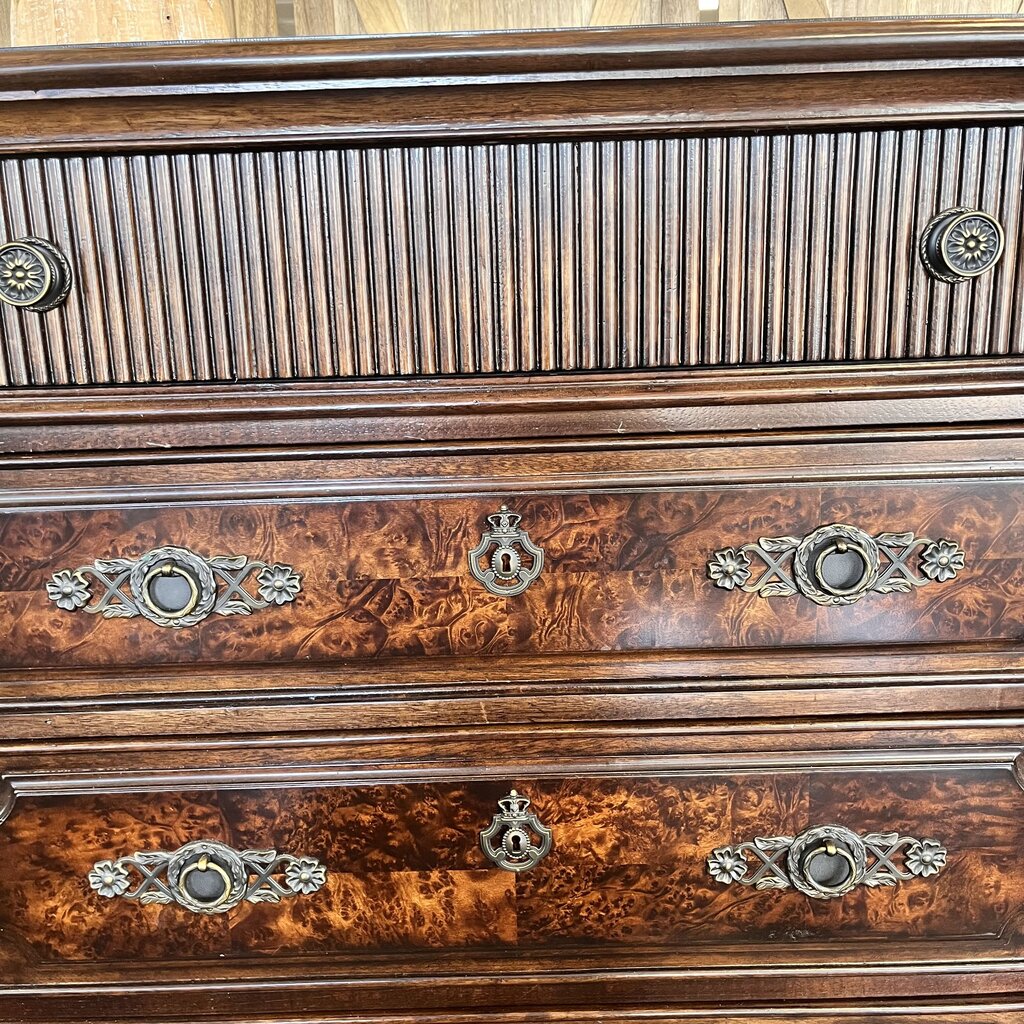 Chest of Drawers w/ 6 Drawers