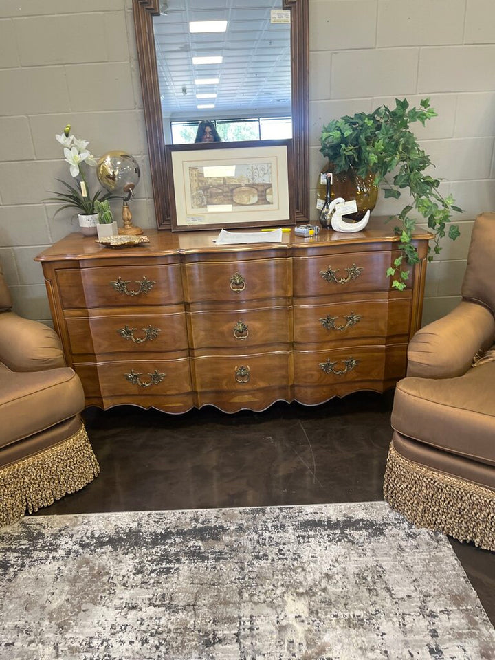 Dresser w/ 9 Drawers