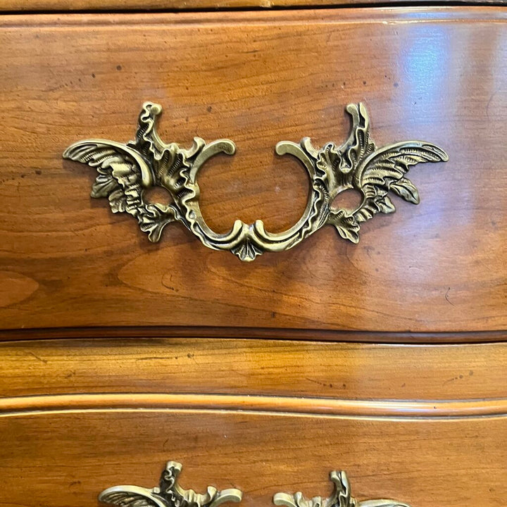 Dresser w/ 9 Drawers