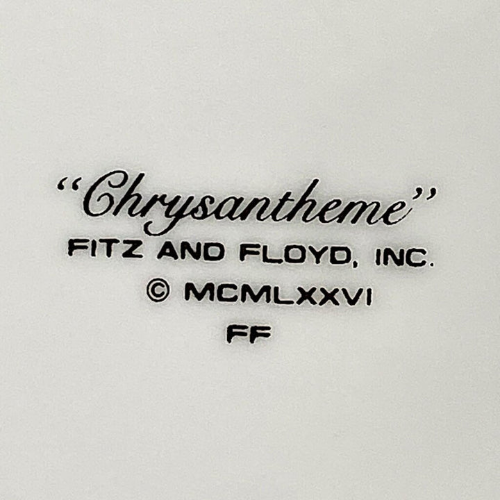 Chrysantheme Pattern China Set for 12