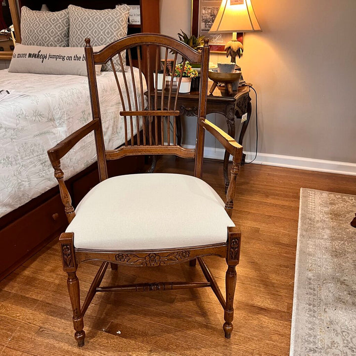 Extendable Avignon Dining Table w/ 6 Chairs