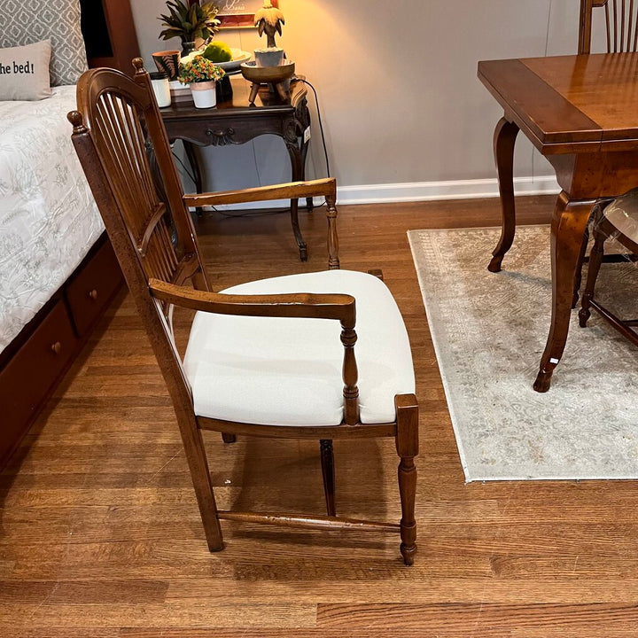 Extendable Avignon Dining Table w/ 6 Chairs