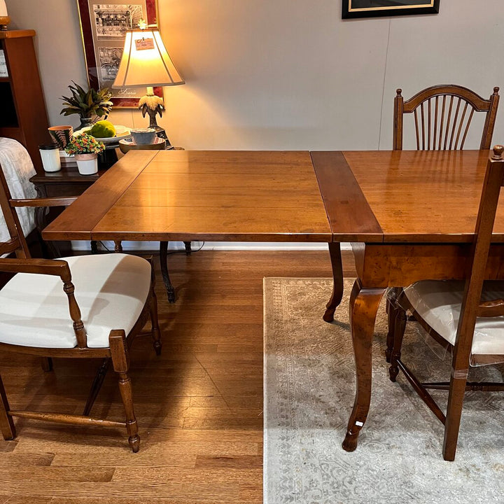 Extendable Avignon Dining Table w/ 6 Chairs