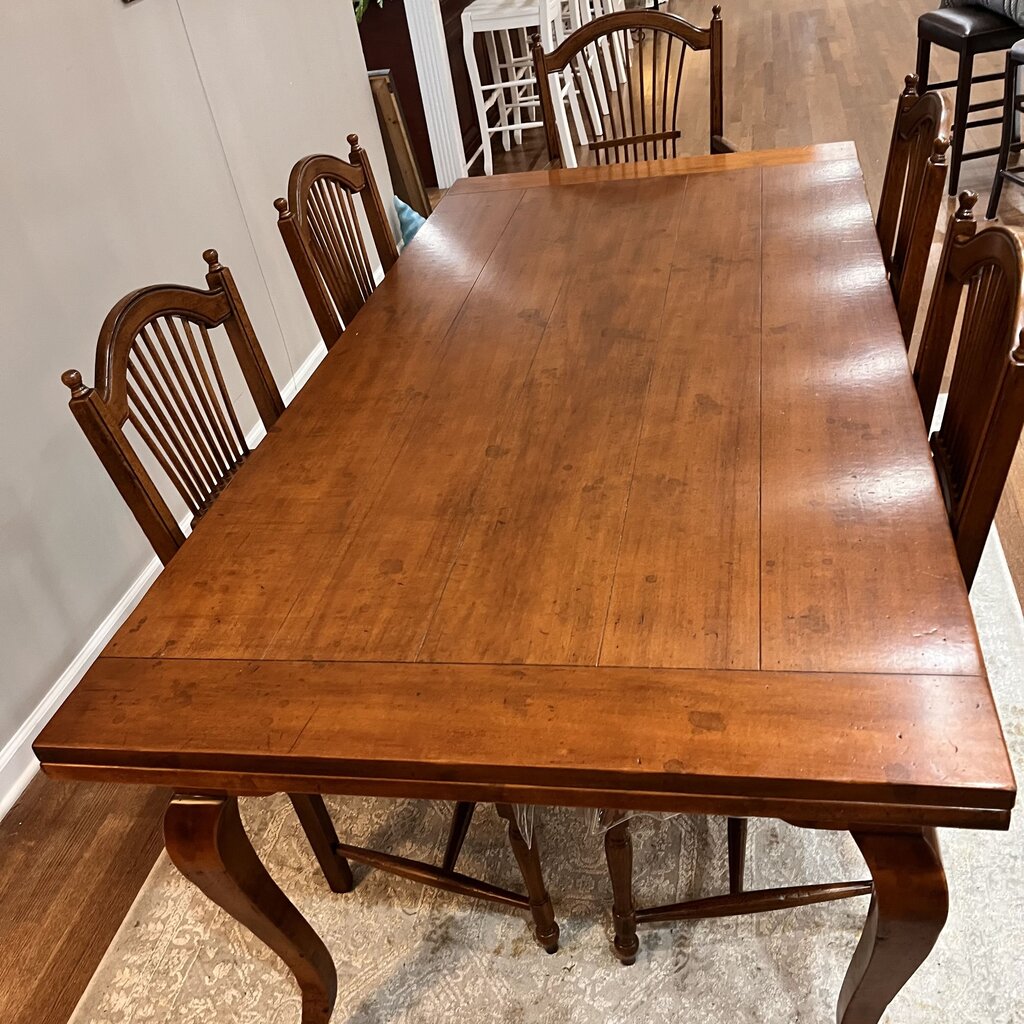 Extendable Avignon Dining Table w/ 6 Chairs