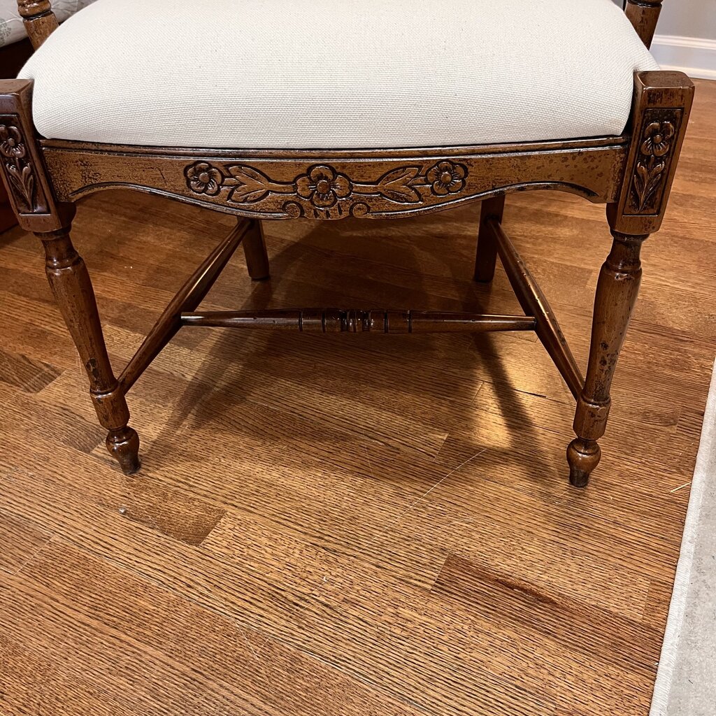 Extendable Avignon Dining Table w/ 6 Chairs