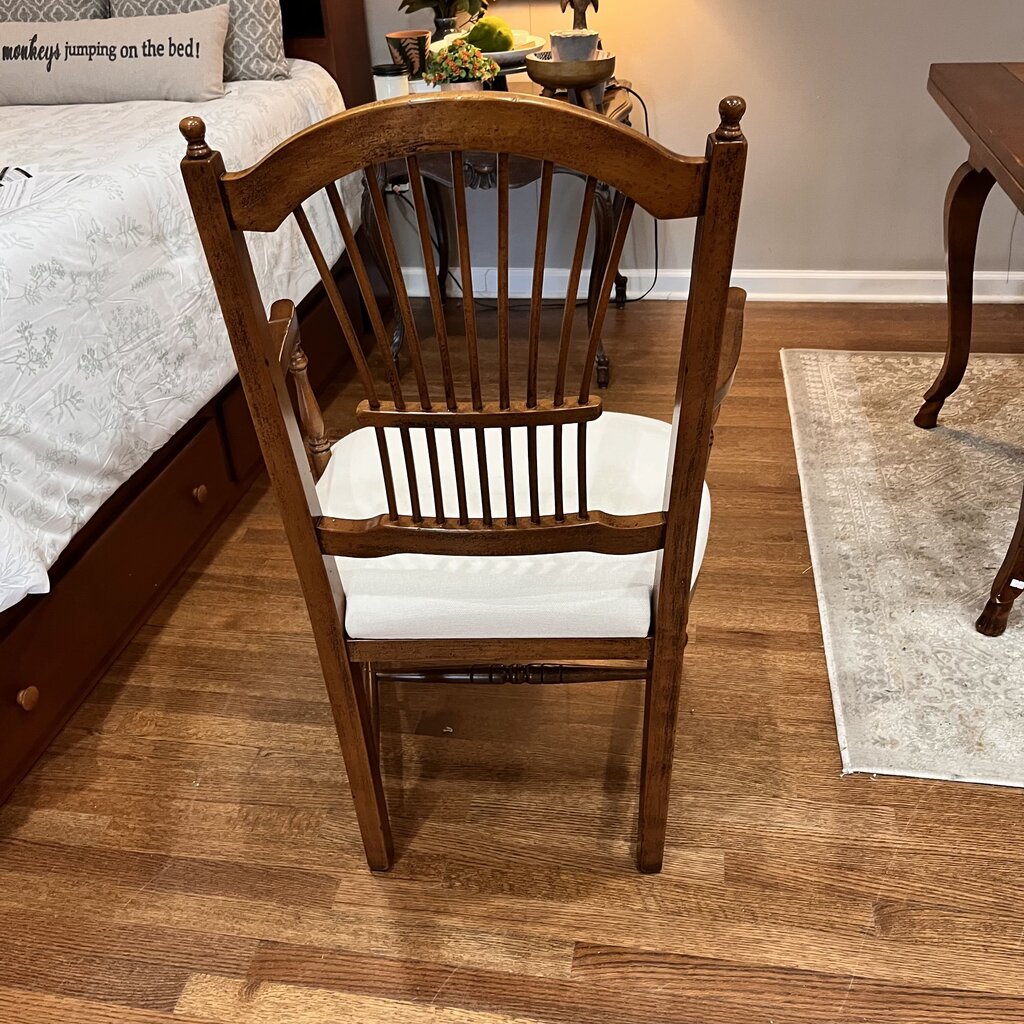 Extendable Avignon Dining Table w/ 6 Chairs