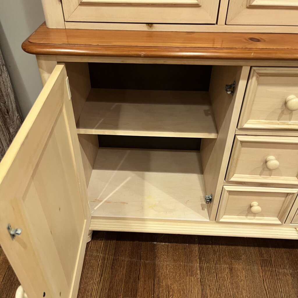 Knotted Pine Hutch w/ Light
