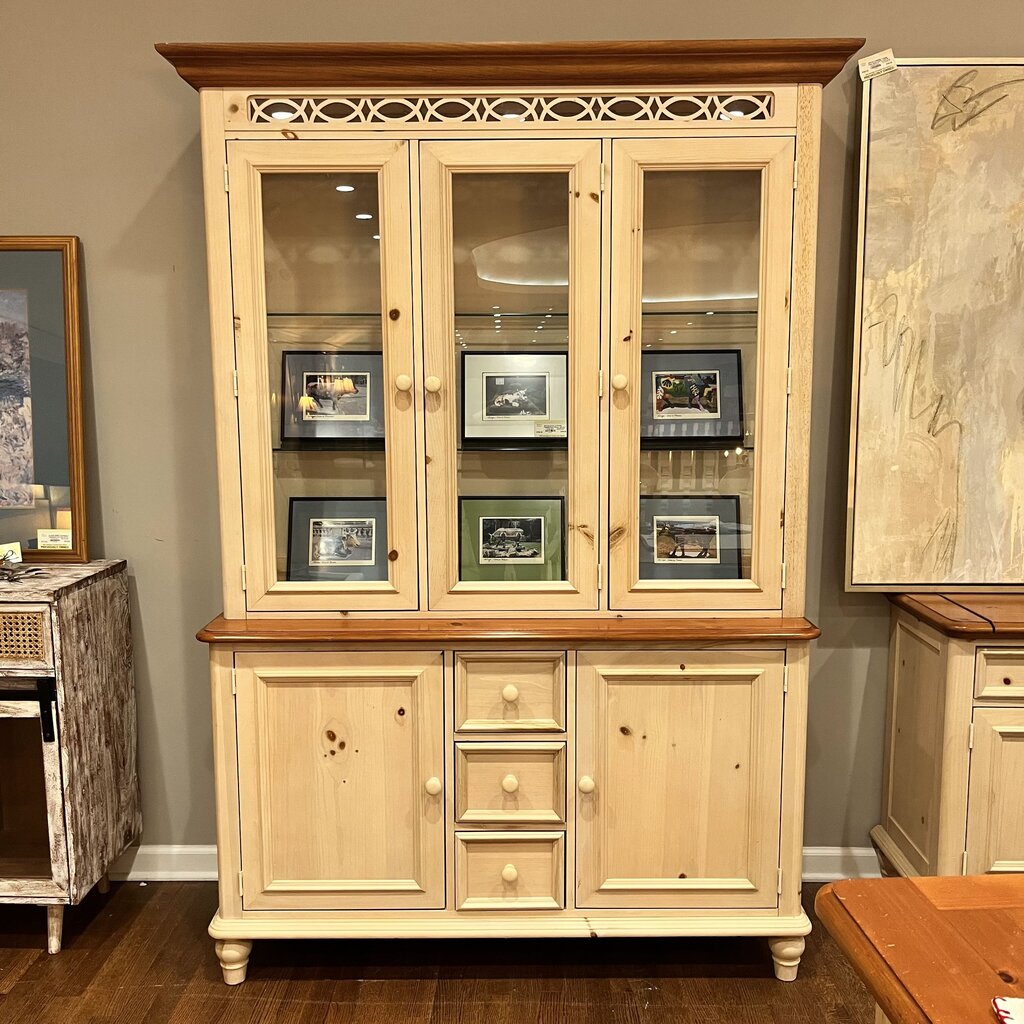 Knotted Pine Hutch w/ Light