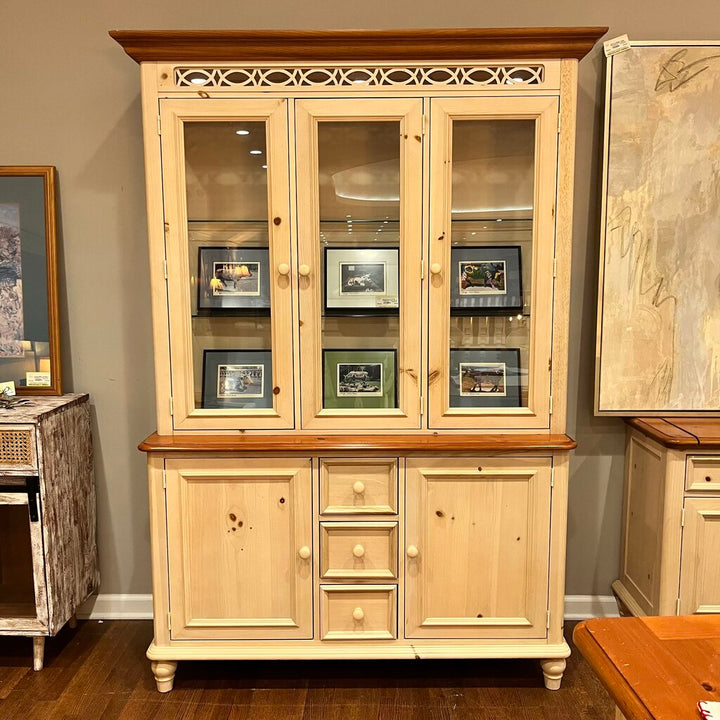 Knotted Pine Hutch w/ Light