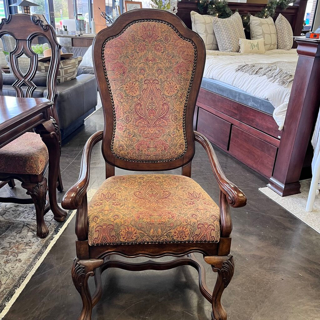 Orig Price $2960 - Dining Table w/ 8 Chairs & 2 Leaves