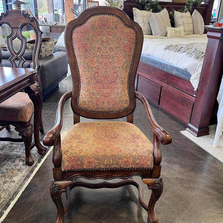 Orig Price $2960 - Dining Table w/ 8 Chairs & 2 Leaves