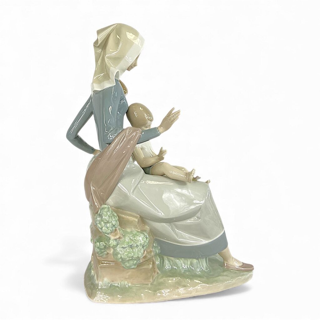 Mother w/ Children #4864