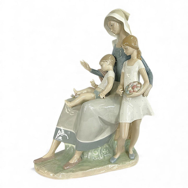 Mother w/ Children #4864