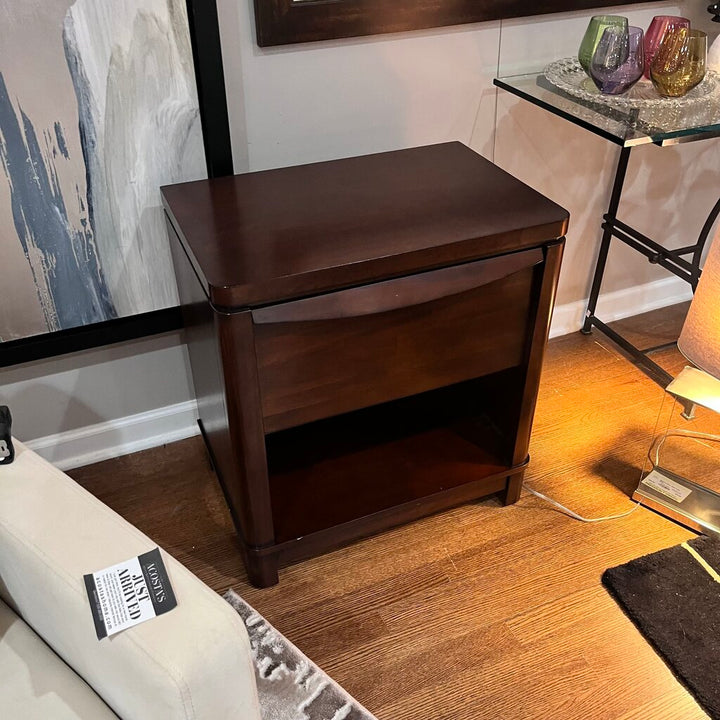 Nightstand w/ Drawer