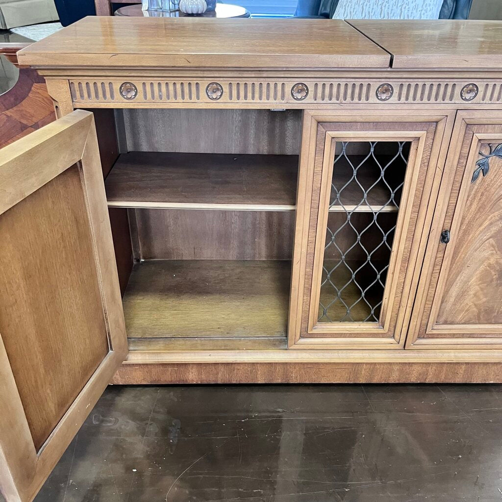 Expanding Buffet - Acosta's Home