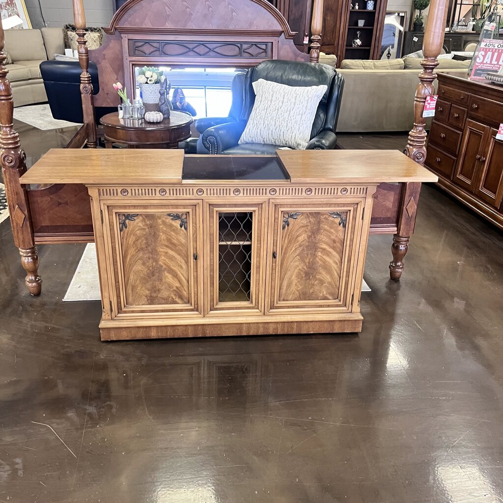 Expanding Buffet - Acosta's Home