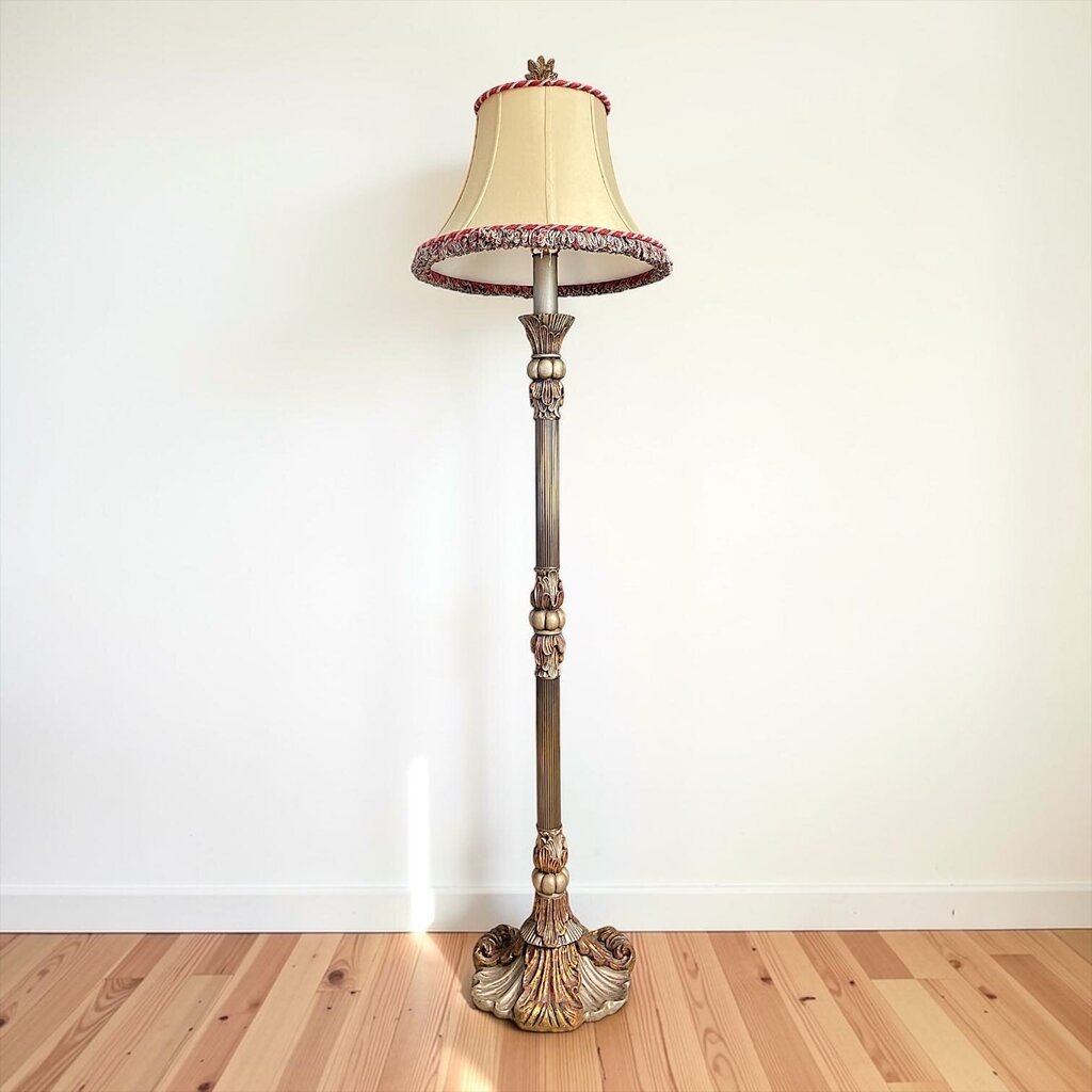 Victorian-style Fluted Floor Lamp