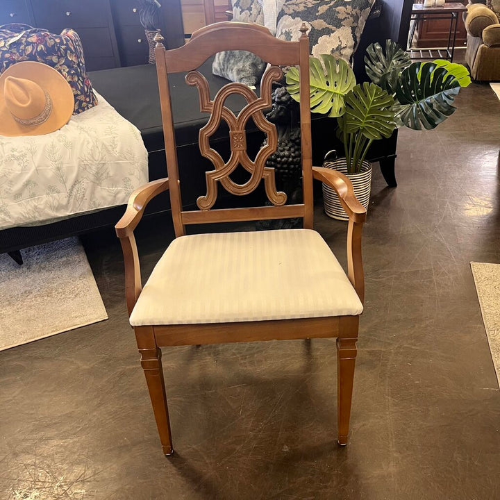 Dining Table w/ Chairs & 2 Leaves