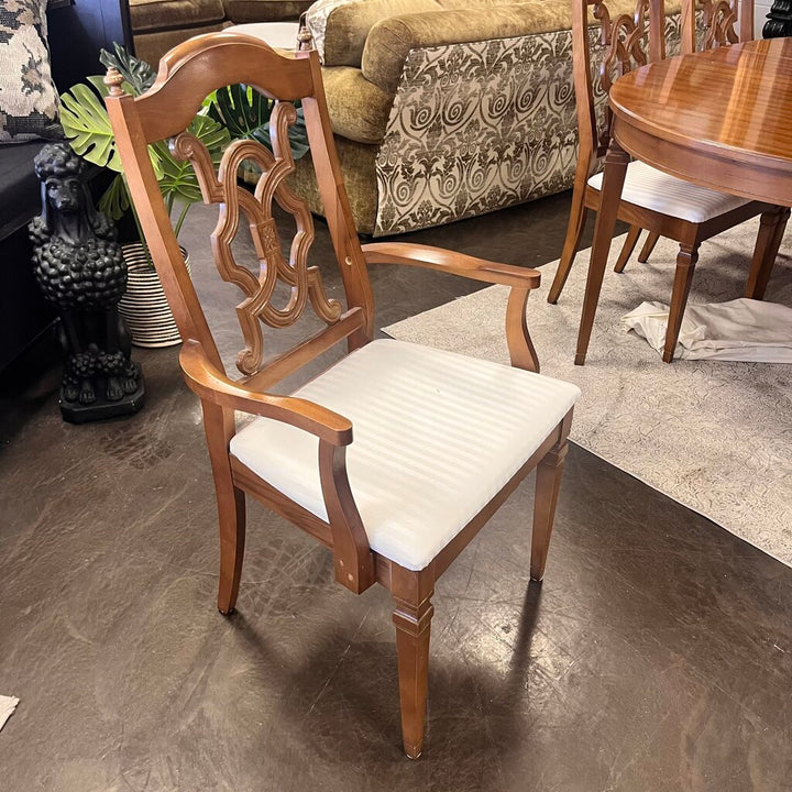 Dining Table w/ Chairs & 2 Leaves