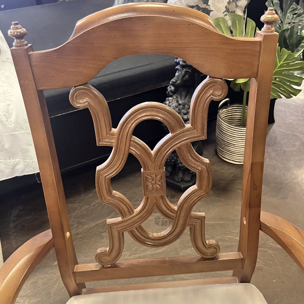Dining Table w/ Chairs & 2 Leaves