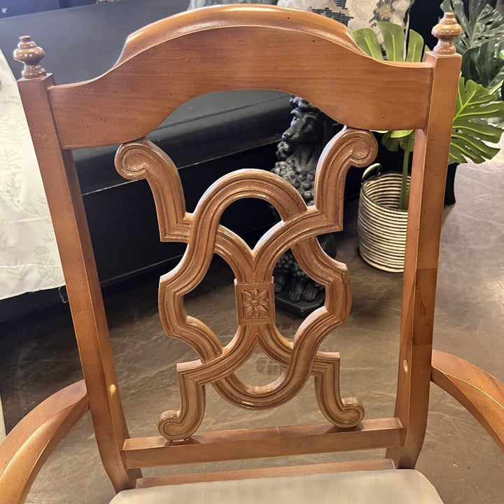 Dining Table w/ Chairs & 2 Leaves
