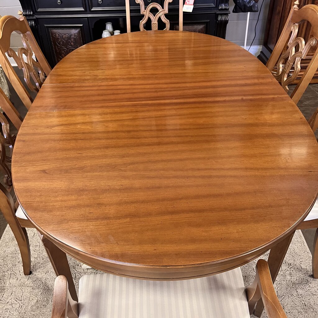 Dining Table w/ Chairs & 2 Leaves