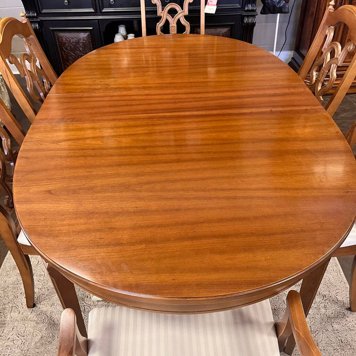 Dining Table w/ Chairs & 2 Leaves