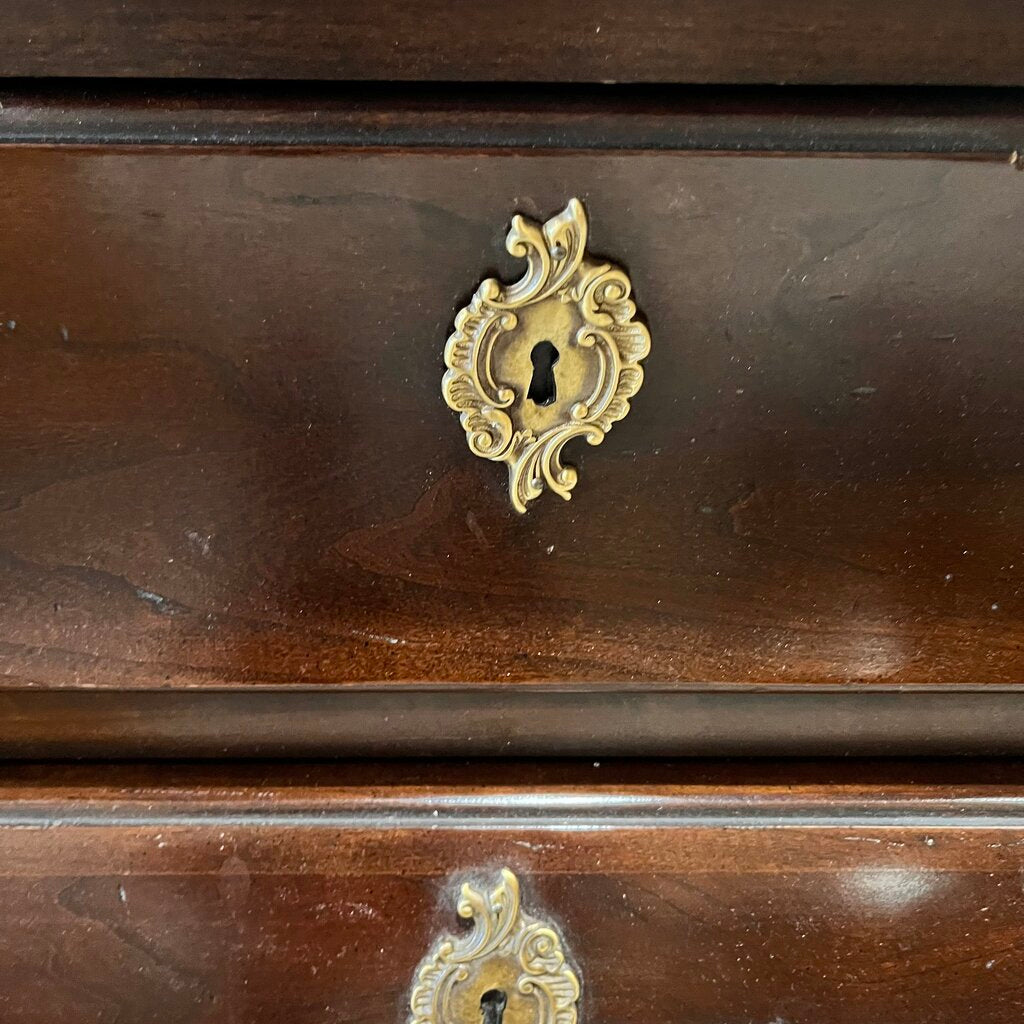 Bachelor's Chest