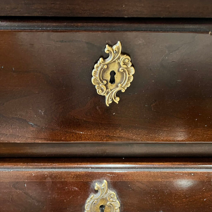 Bachelor's Chest