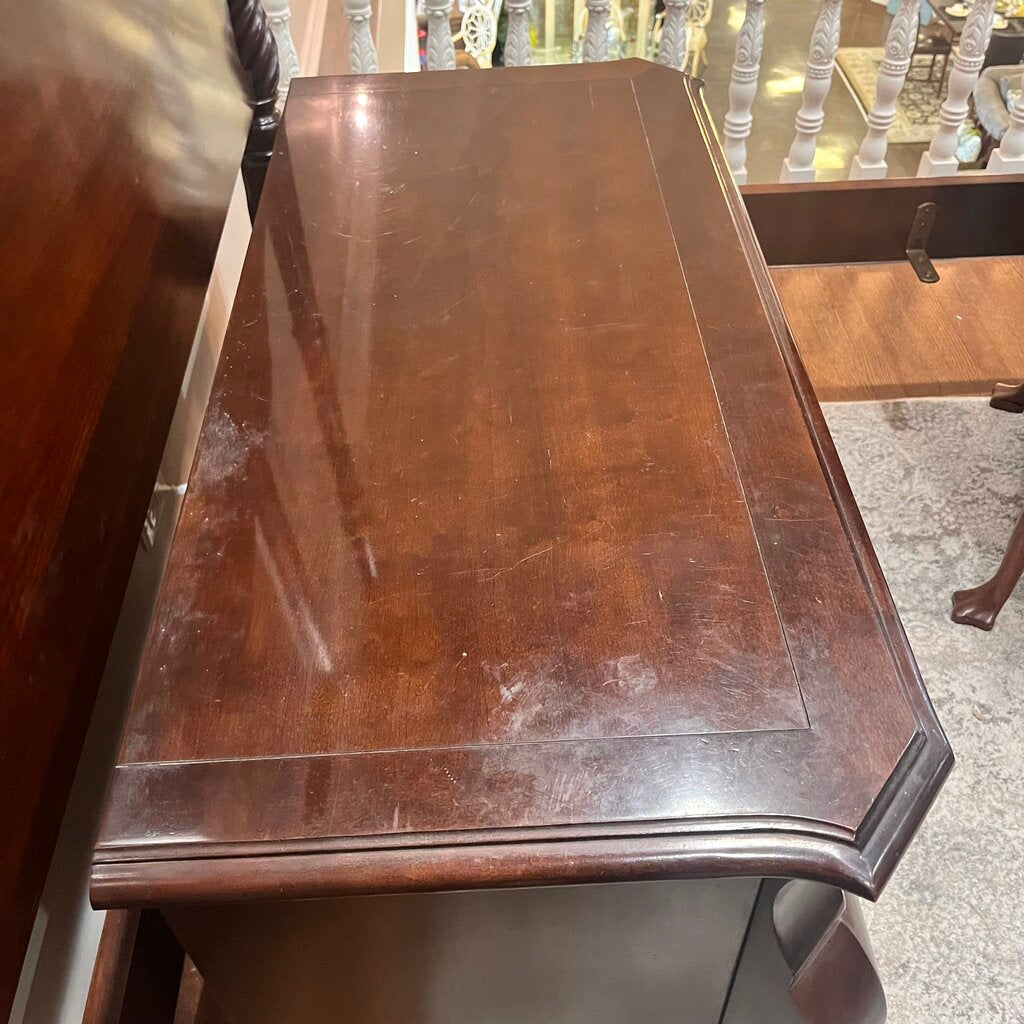 Bachelor's Chest