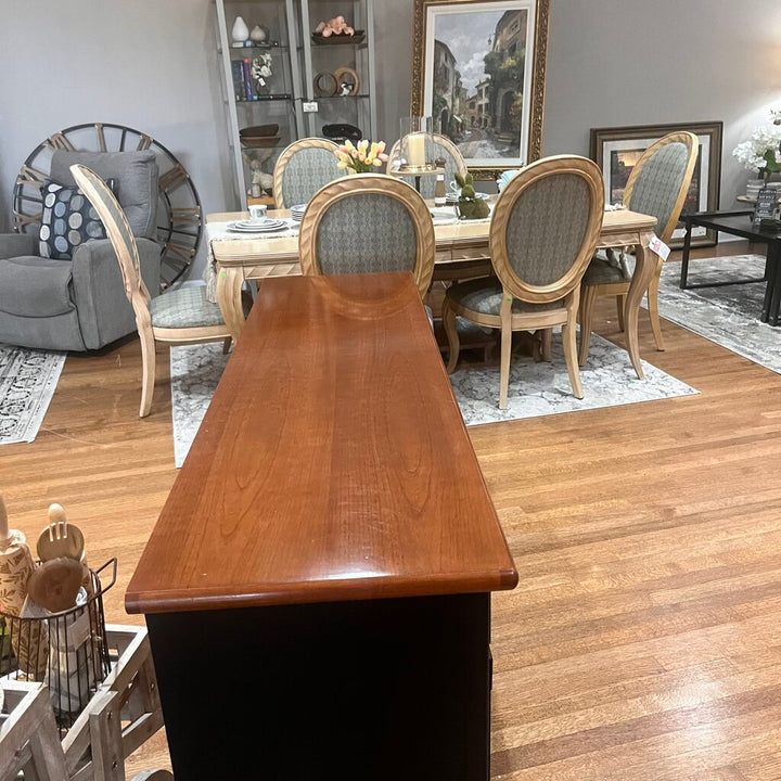 Two Tone Buffet