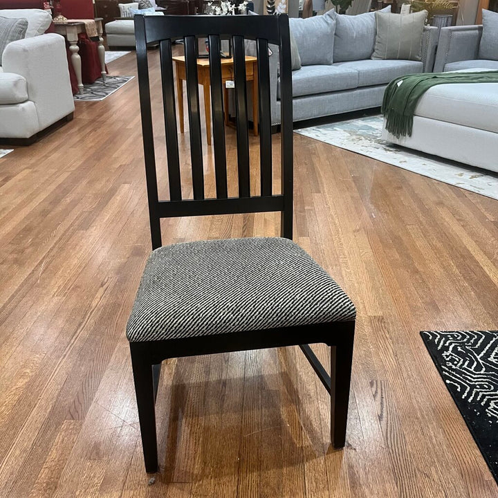 Dining Table w/ 6 Chairs, 2 Leaves, & Pads
