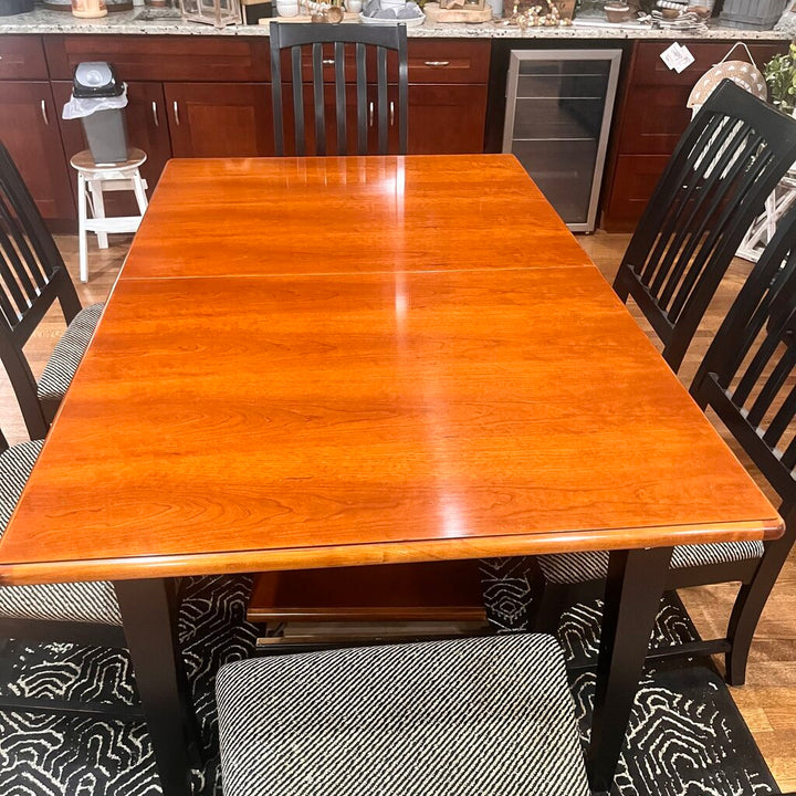 Dining Table w/ 6 Chairs, 2 Leaves, & Pads