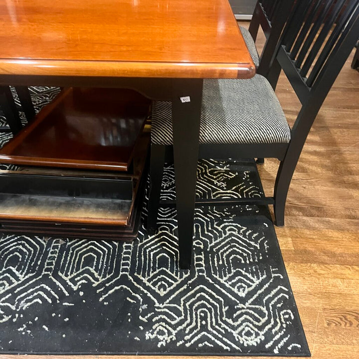 Dining Table w/ 6 Chairs, 2 Leaves, & Pads