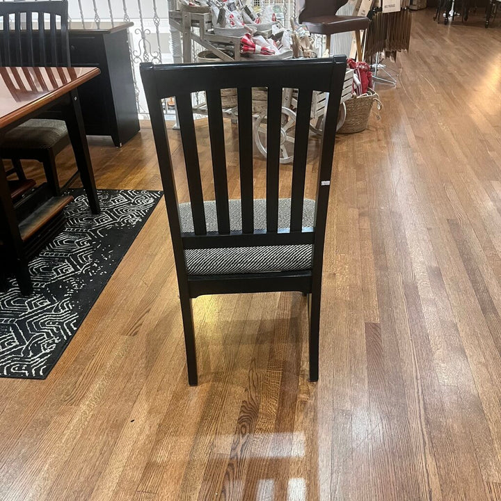 Dining Table w/ 6 Chairs, 2 Leaves, & Pads