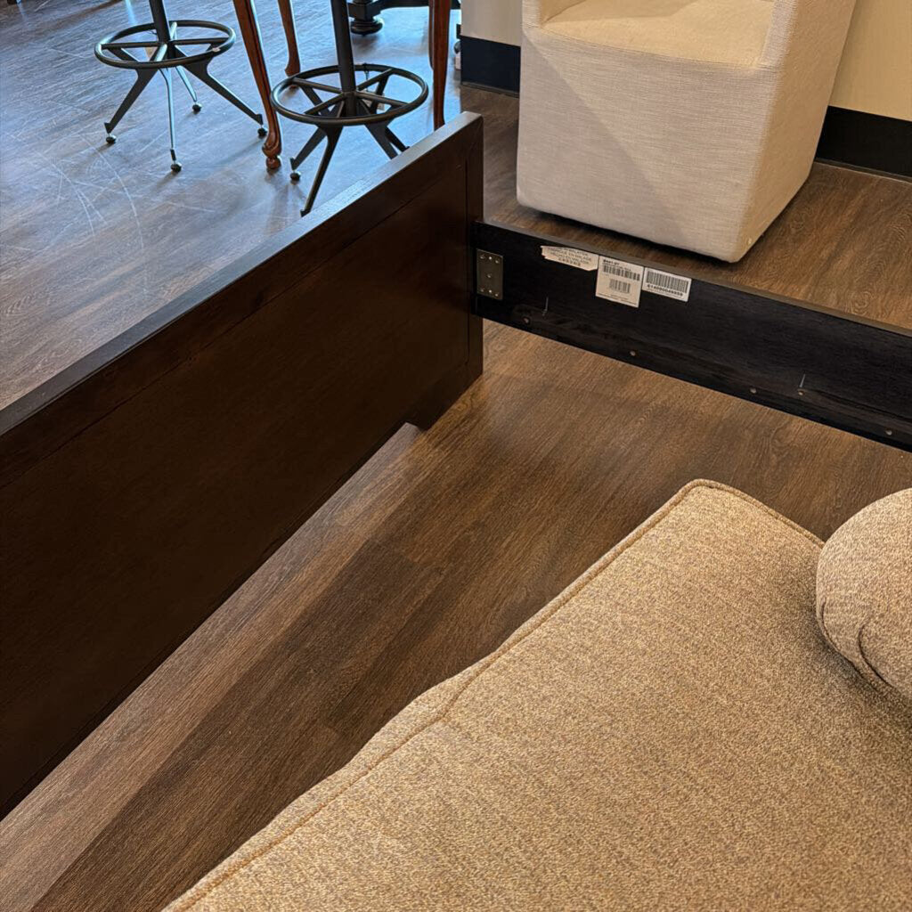 Covetown Queen Panel Bed