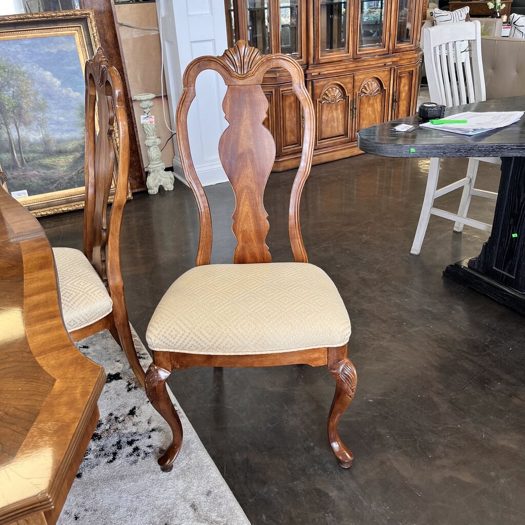 Dining table w/ 6 Chairs, 2 Leaves, & Pads