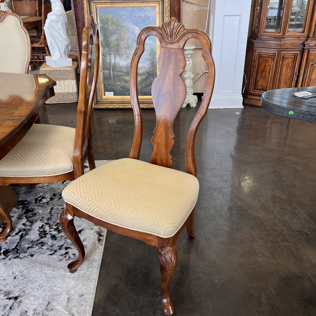 Dining table w/ 6 Chairs, 2 Leaves, & Pads