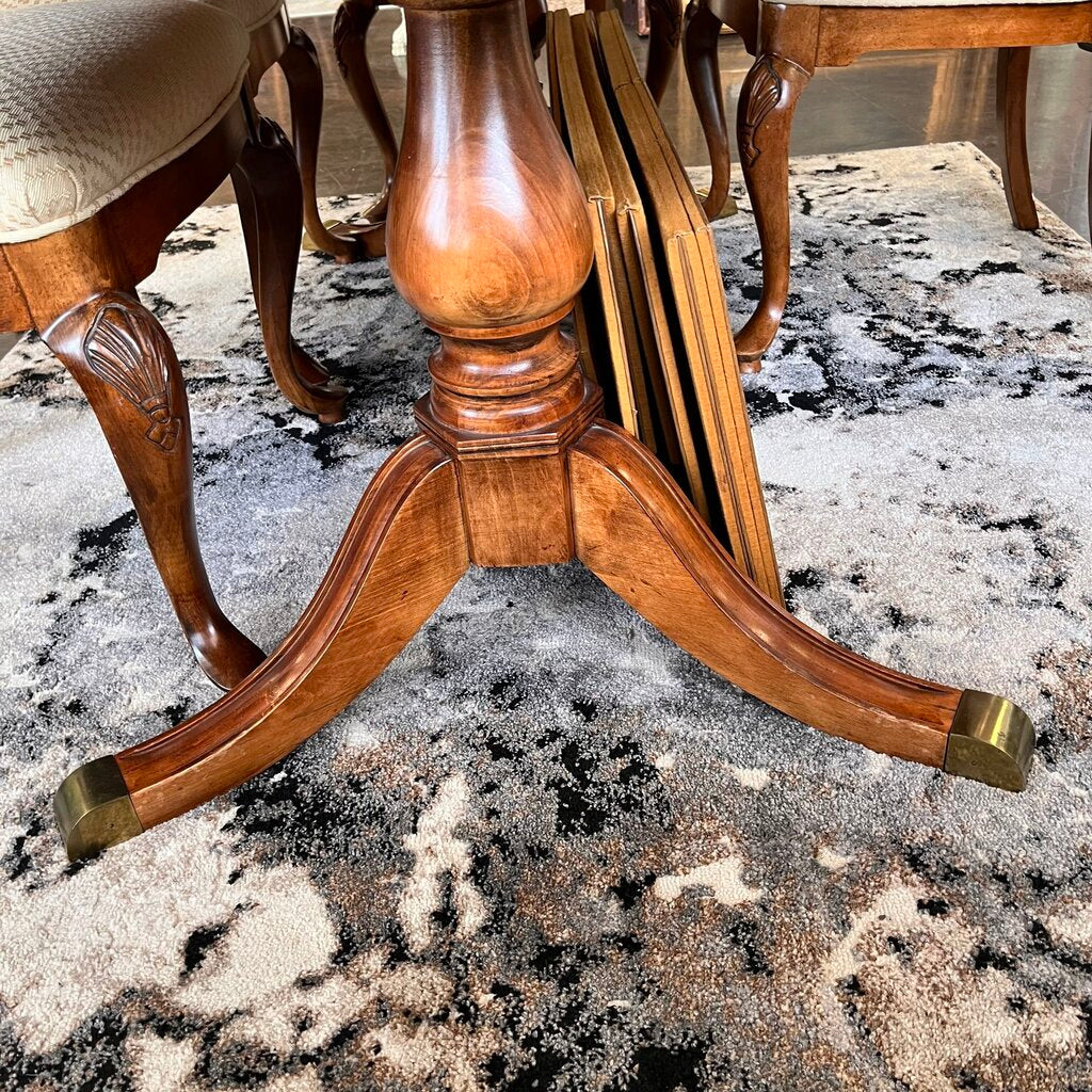 Dining table w/ 6 Chairs, 2 Leaves, & Pads