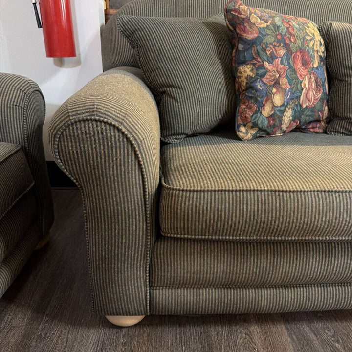 Stratford Roll Arm Sofa with 4 Accent Pillows