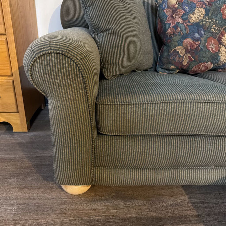 Stratford Roll Arm Loveseat with 3 Accent Pillows