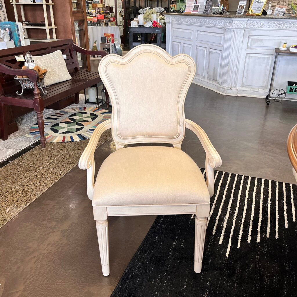 Dining Table w/ 7 Chairs & Pads & Leaf