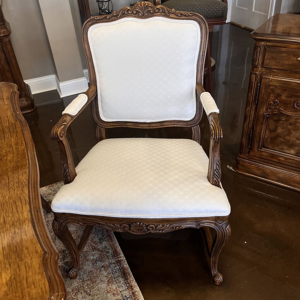 Dining Table w/ 6 Chairs & 2 Leaves