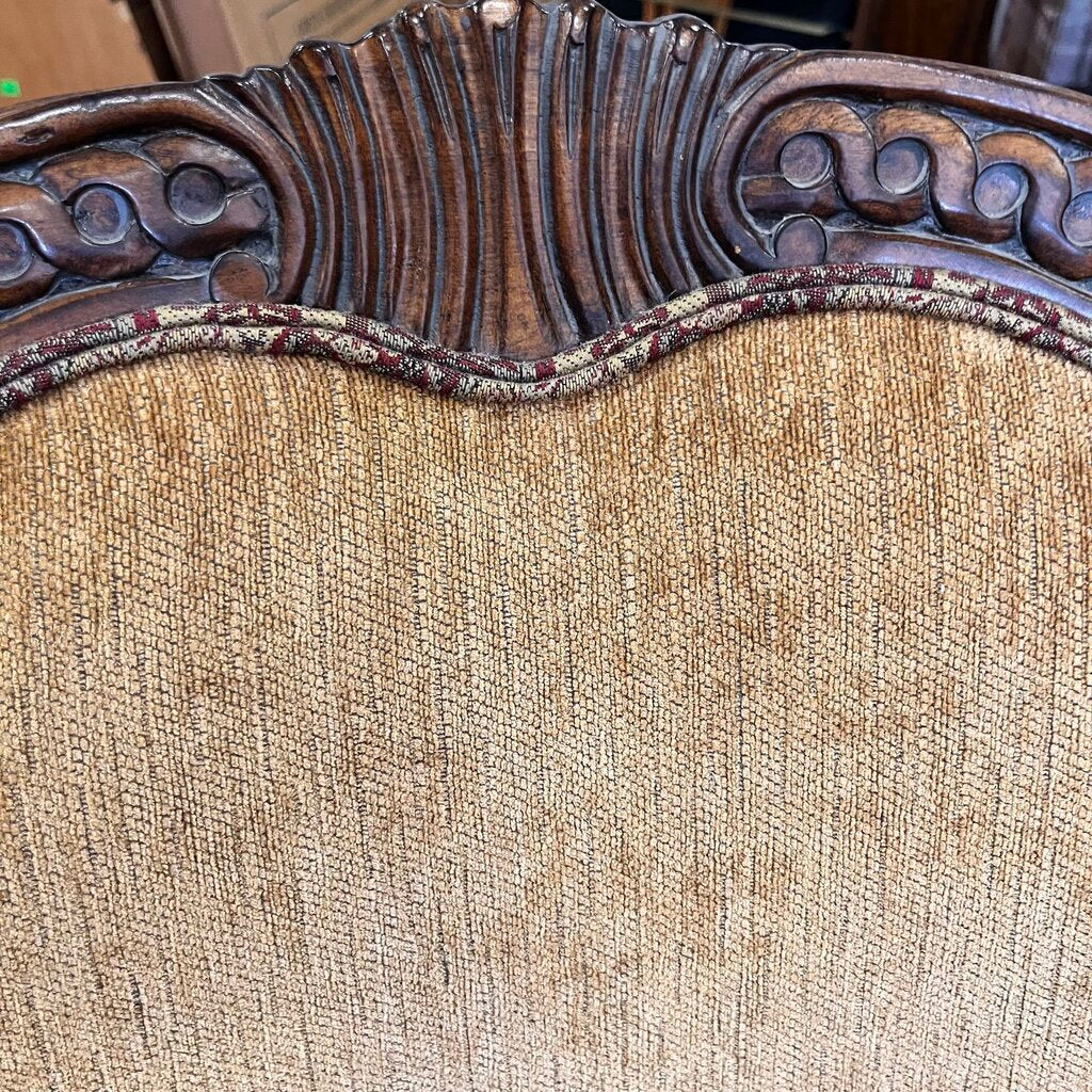 Dining Table w/ 8 Chairs, 2 Leaves, & Pads