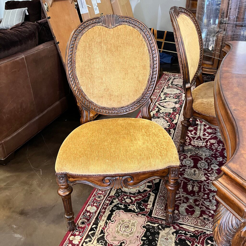 Dining Table w/ 8 Chairs, 2 Leaves, & Pads