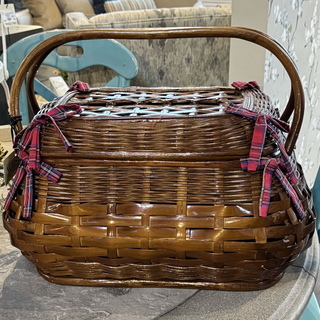Wicker Picnic Basket with Servingware