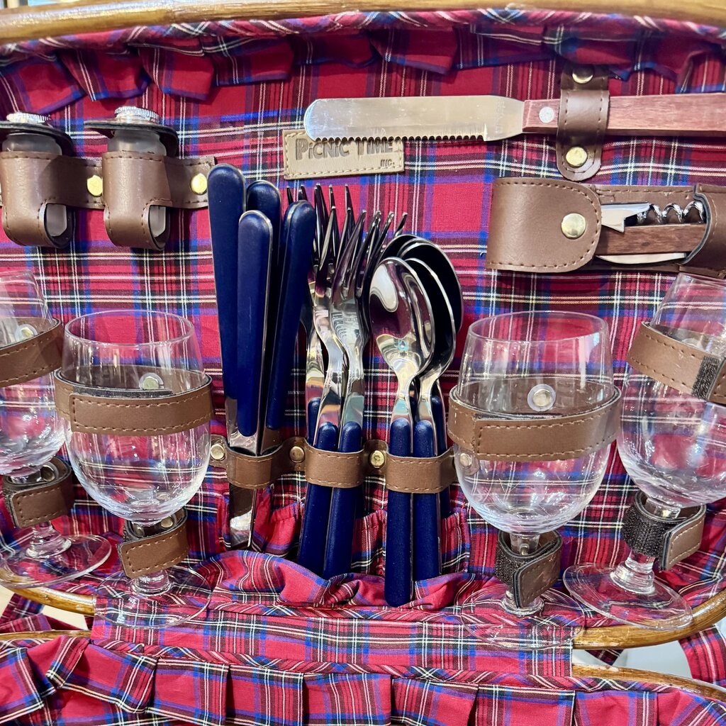 Wicker Picnic Basket with Servingware