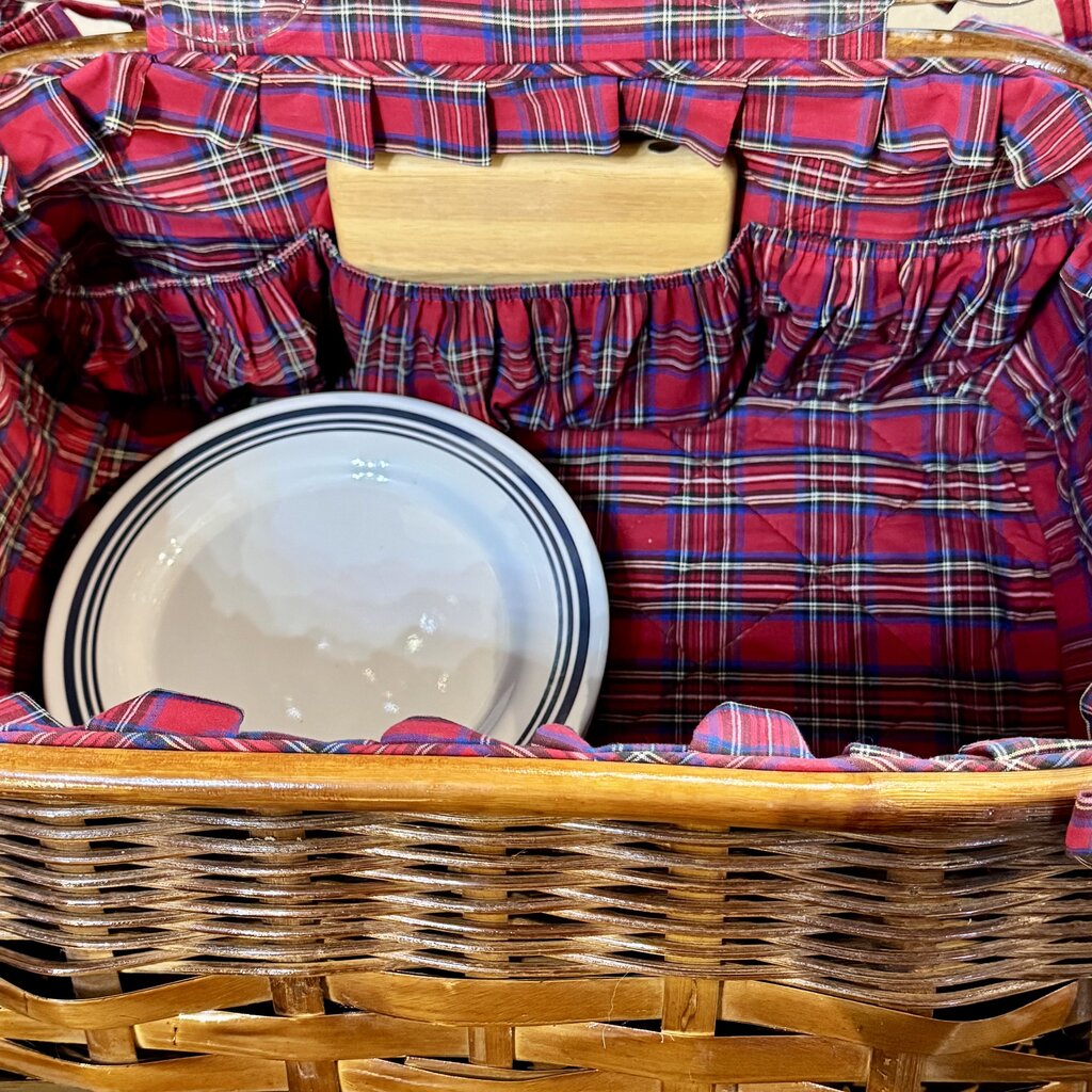 Wicker Picnic Basket with Servingware