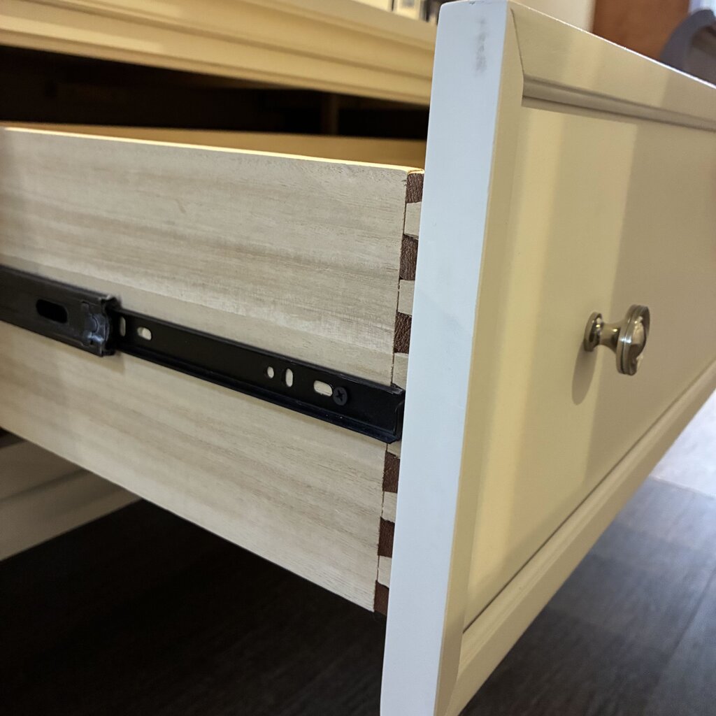 Sandy Beach Queen Sleigh Bed w/ Storage